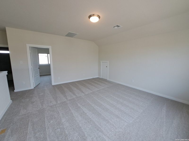 Spacious, unfurnished interior of a new home in Rhine Valley, Schertz (Image 11).