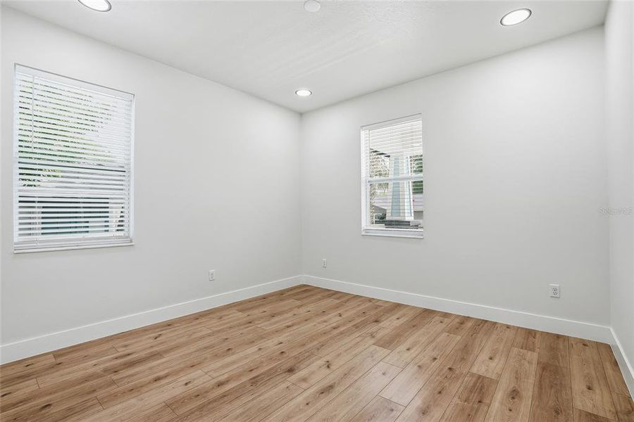 Spacious, unfurnished interior of a new home in , Tampa (Image 22).