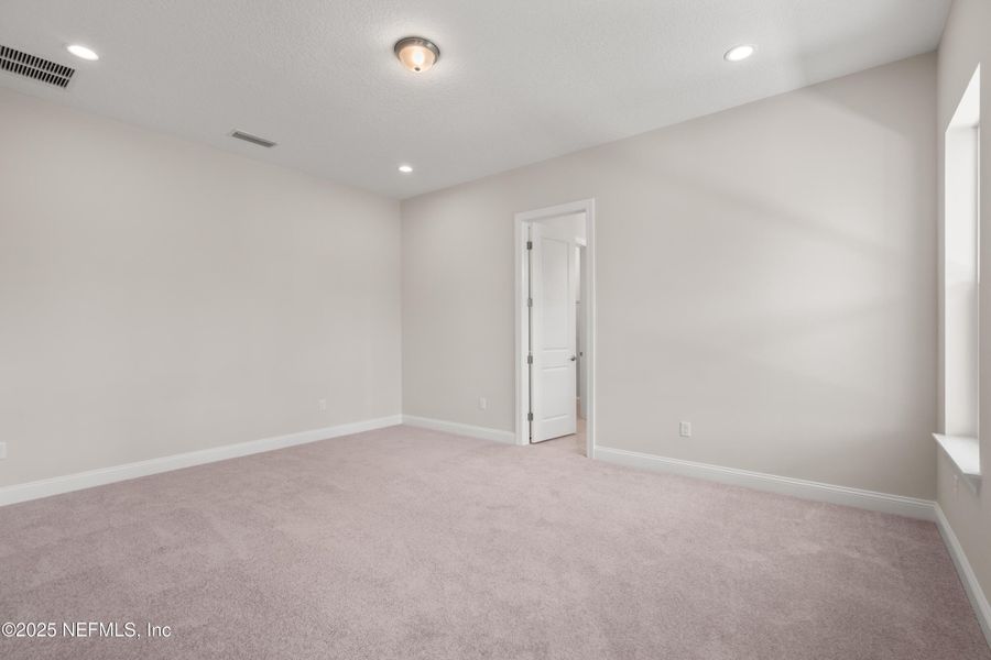 Spacious, unfurnished interior of a new home in Madeira, St. Augustine (Image 17).