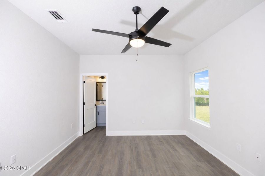 Spacious, unfurnished interior of a new home in Parkbrook, Panama City (Image 13).