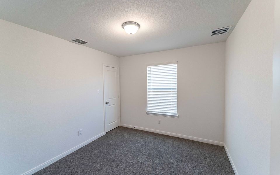 Spacious, unfurnished interior of a new home in Mesa Vista, Von Ormy (Image 13).