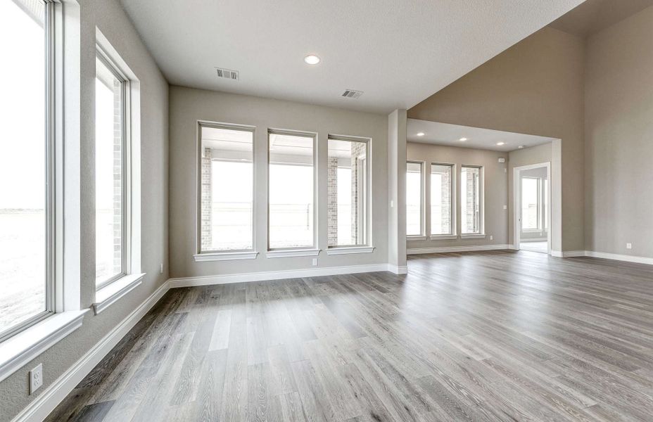 Spacious, unfurnished interior of a new home in Bridgeland 60′, Cypress (Image 21).
