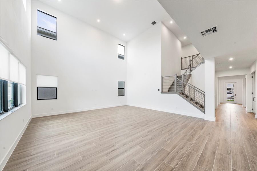 Spacious, unfurnished interior of a new home in , Pembroke Pines (Image 10).