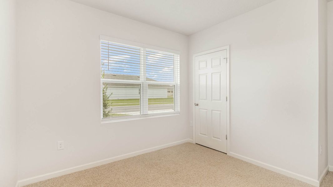 Spacious, unfurnished interior of a new home in Cypress Bay West, Palm Bay (Image 18).
