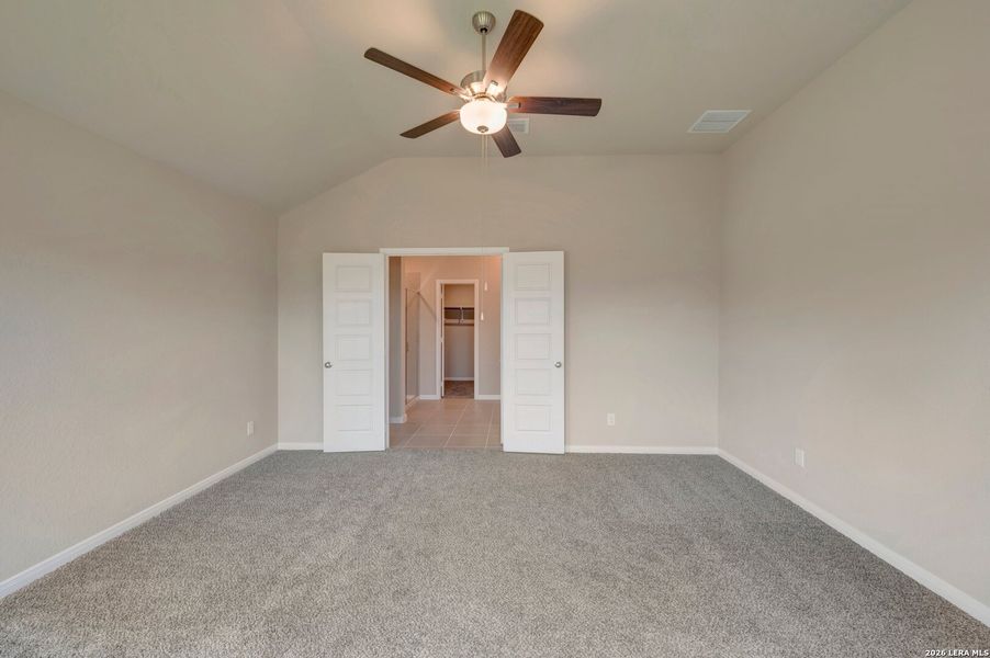 Spacious, unfurnished interior of a new home in Greenspoint Heights, Seguin (Image 16).