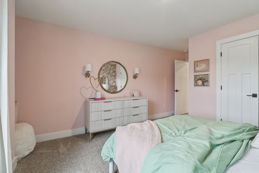 Representative furnished interior of a home built from the Bradley II by Great Southern Homes in Sedona, Greenville (Image 93).