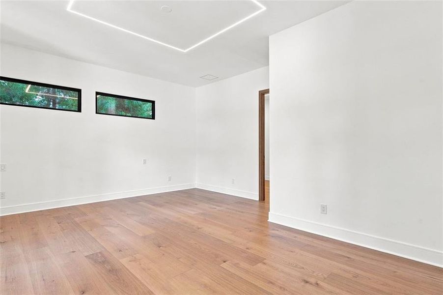 Spacious, unfurnished interior of a new home in , Atlanta (Image 37).