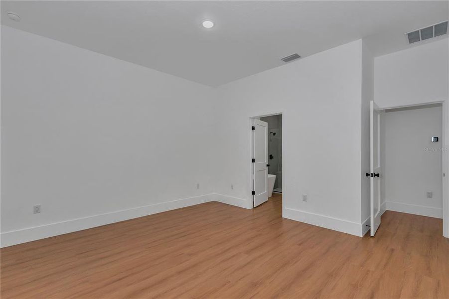 Spacious, unfurnished interior of a new home in , Ocala (Image 40).