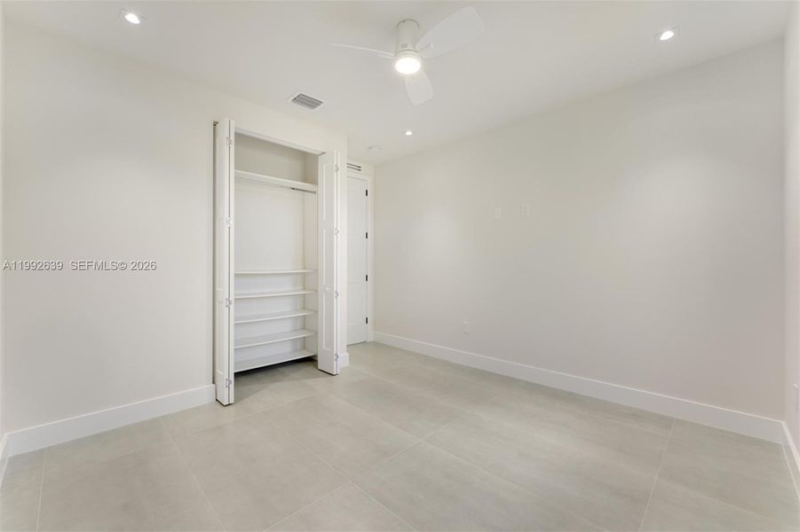 Spacious, unfurnished interior of a new home in , Key Largo (Image 45).