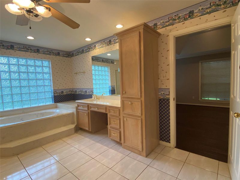 14212 - Primary bathroom