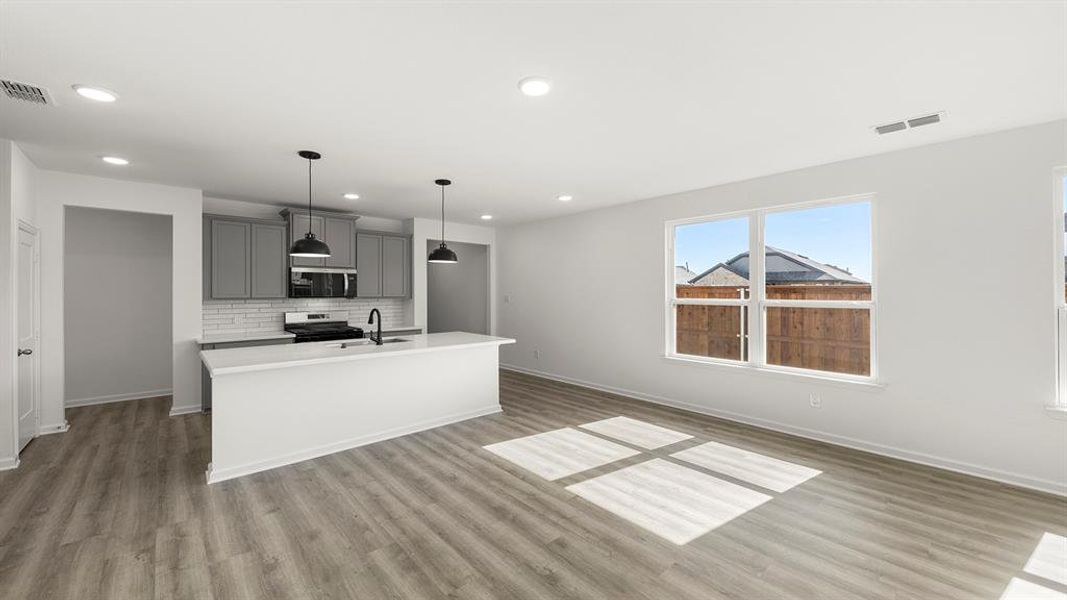 08. 2001 Bayfront - Dining (2)