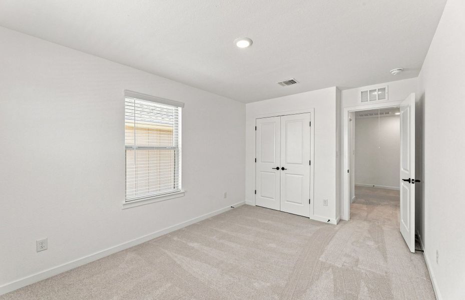 Spacious, unfurnished interior of a new home in Santa Rita Ranch, Liberty Hill (Image 36).