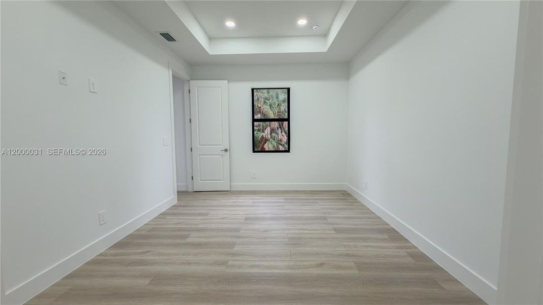 Spacious, unfurnished interior of a new home in , Fort Myers (Image 22).