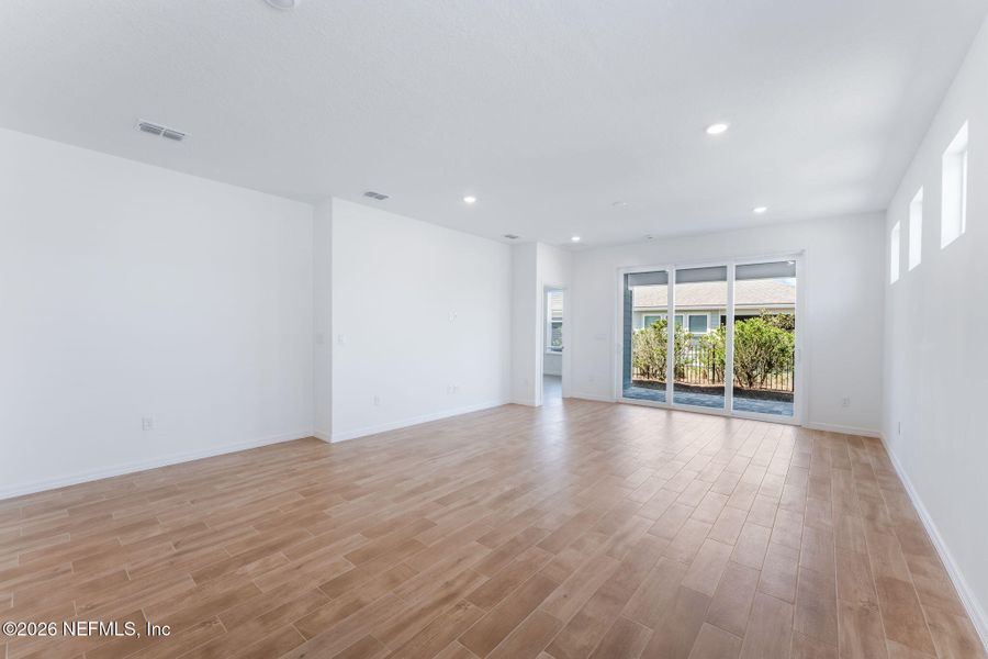 Spacious, unfurnished interior of a new home in , Yulee (Image 20).