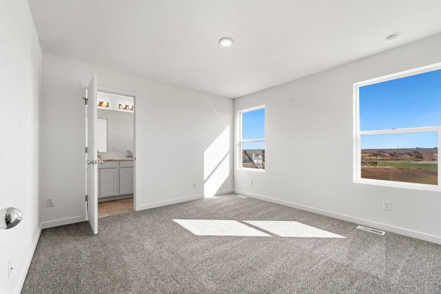 Spacious, unfurnished interior of a new home in Granary, Johnstown (Image 17).