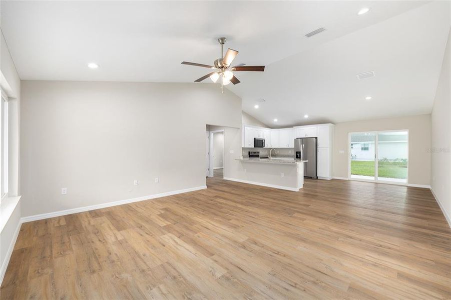Spacious, unfurnished interior of a new home in , Ocklawaha (Image 28).