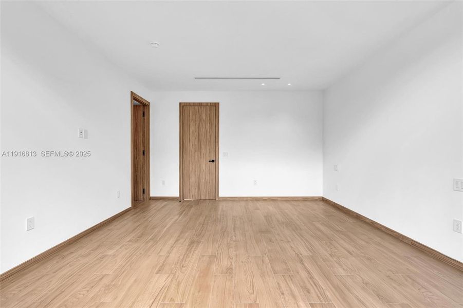 Spacious, unfurnished interior of a new home in , Miami (Image 57).