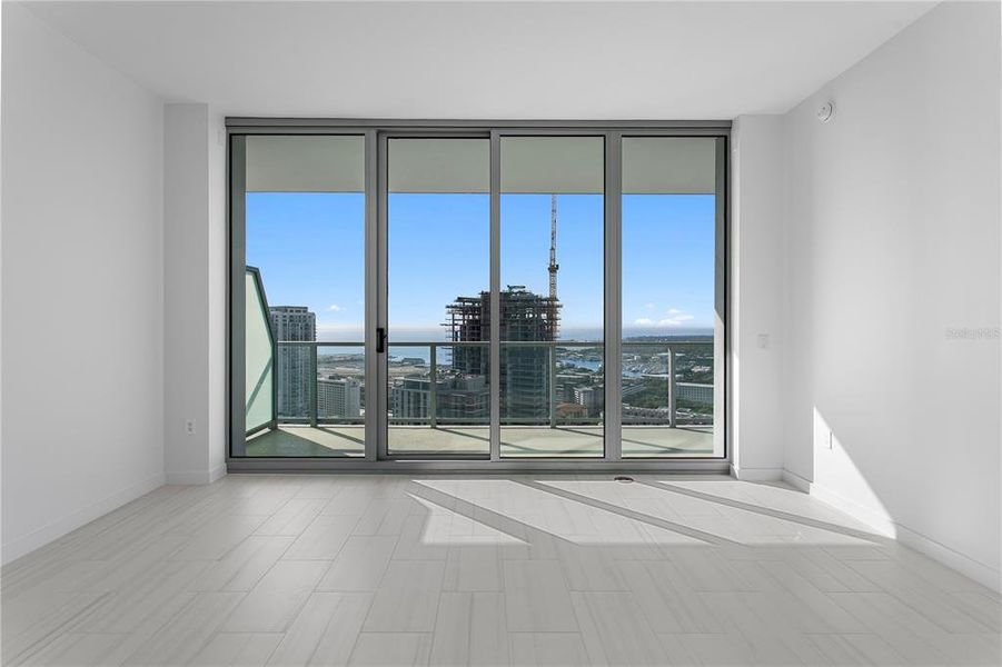 Spacious, unfurnished interior of a new home in , St. Petersburg (Image 32).