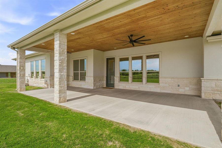 Exterior details and patio area of a home in , Glen Rose (Image 19).