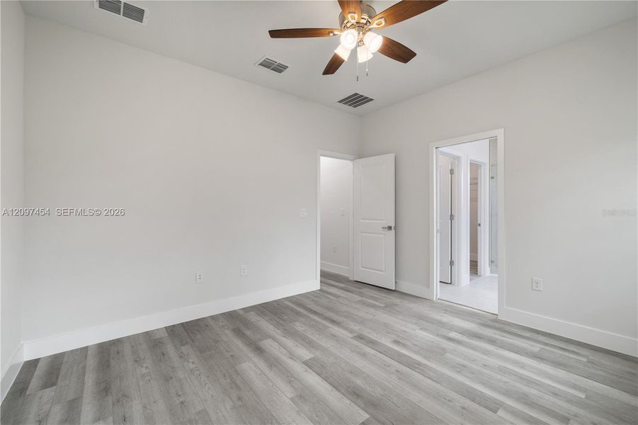 Spacious, unfurnished interior of a new home in , Ocala (Image 21).