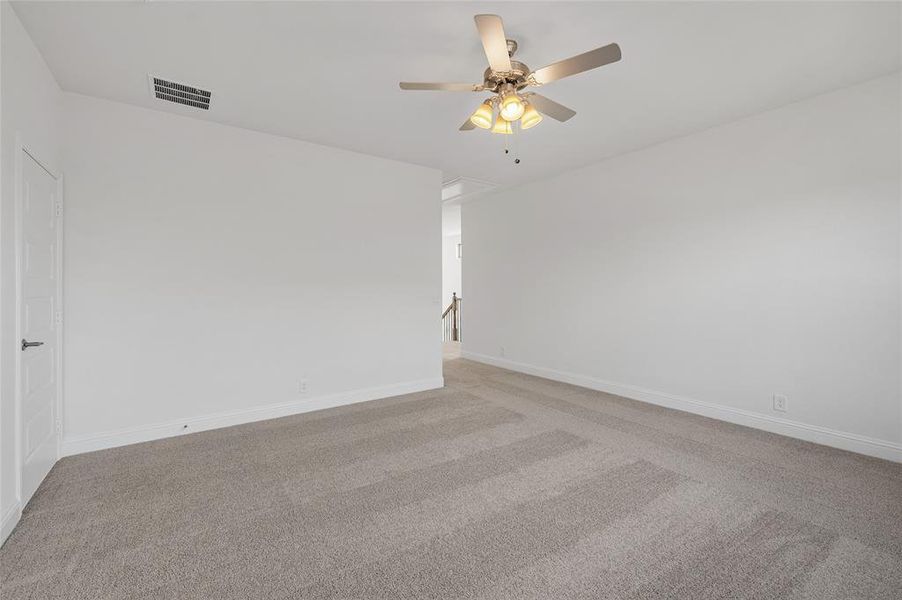 Spacious, unfurnished interior of a new home in Stone River Glen, Royse City (Image 35).