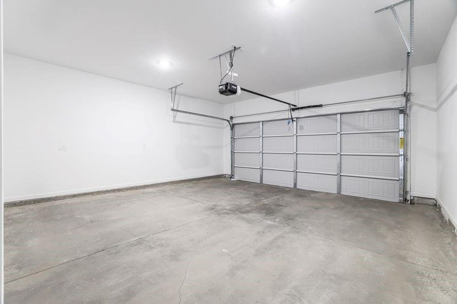 Spacious, unfurnished interior of a new home in Kennison Creek, Cumming (Image 36).