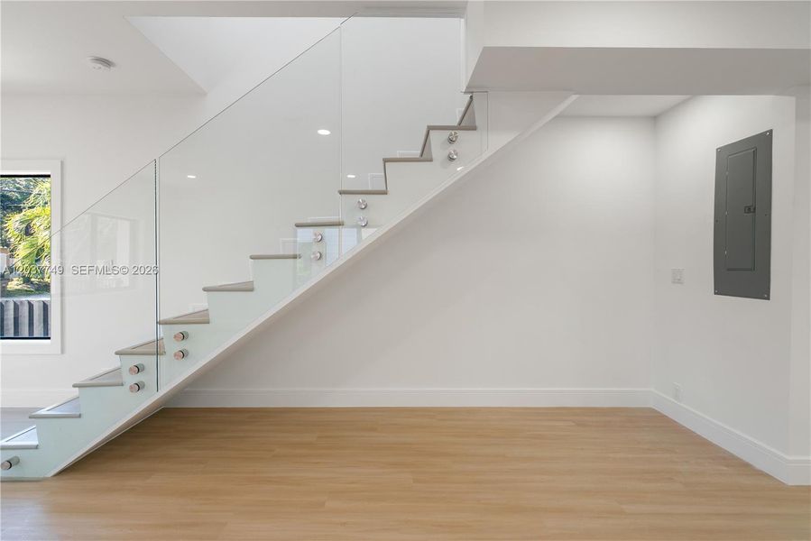 Spacious, unfurnished interior of a new home in , Key Largo (Image 19).