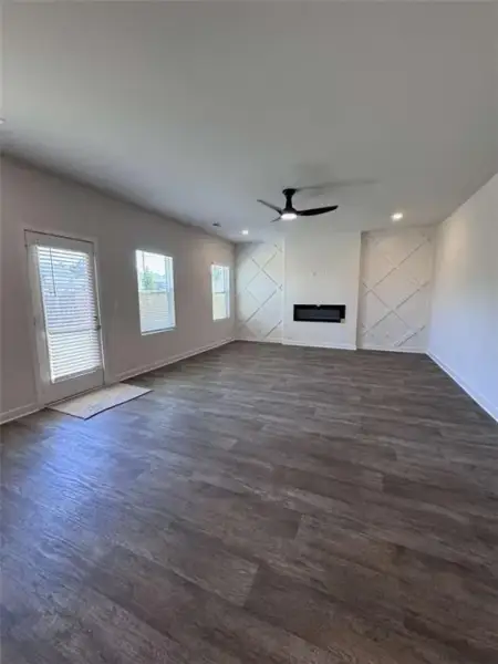 Spacious, unfurnished interior of a new home in Creekbend Overlook, Fairburn (Image 12). Spacious, unfurnished interior of a new home in Creekbend Overlook, Fairburn (Image 12).