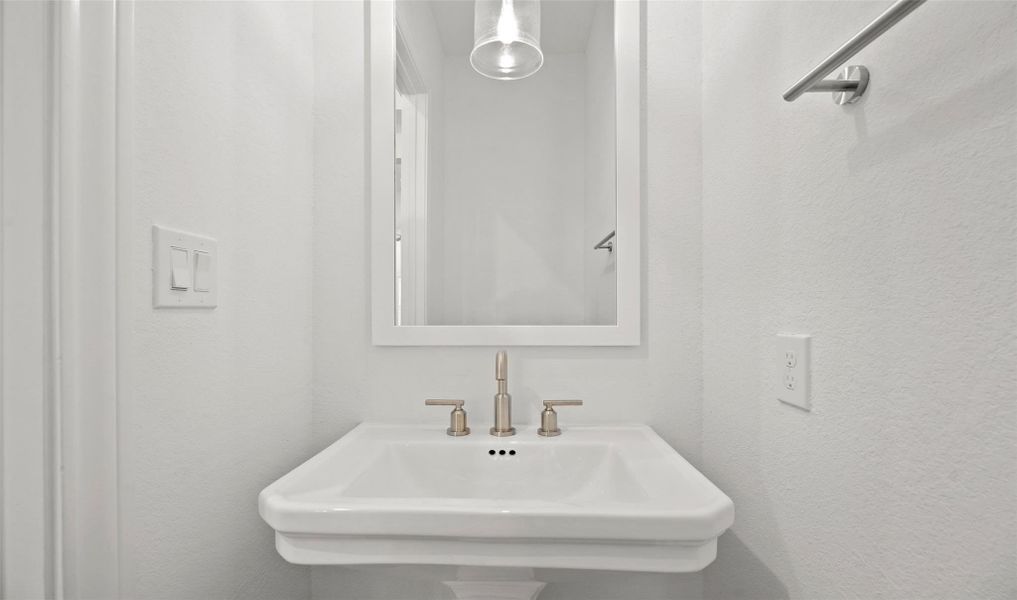 Half bath (*Photo not of actual home and used for illustration purposes only.) Half bath (*Photo not of actual home and used for illustration purposes only.)