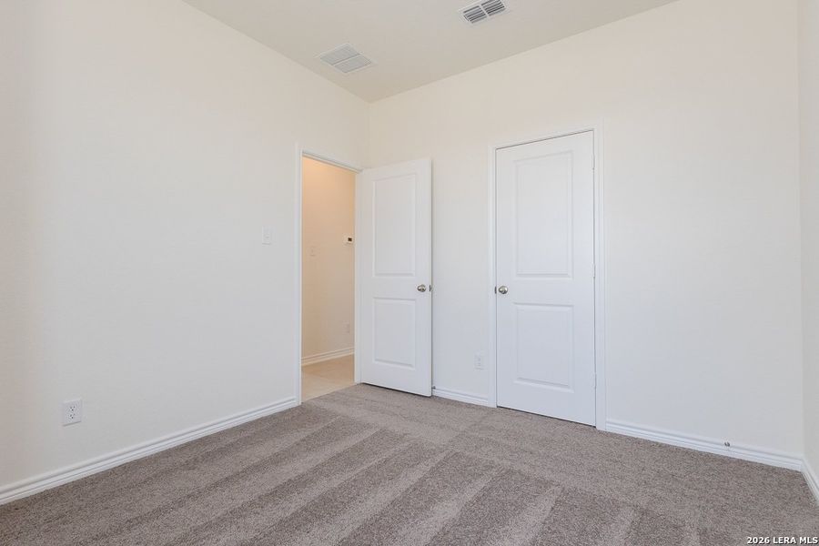 Spacious, unfurnished interior of a new home in Woodside Farms, Seguin (Image 11).