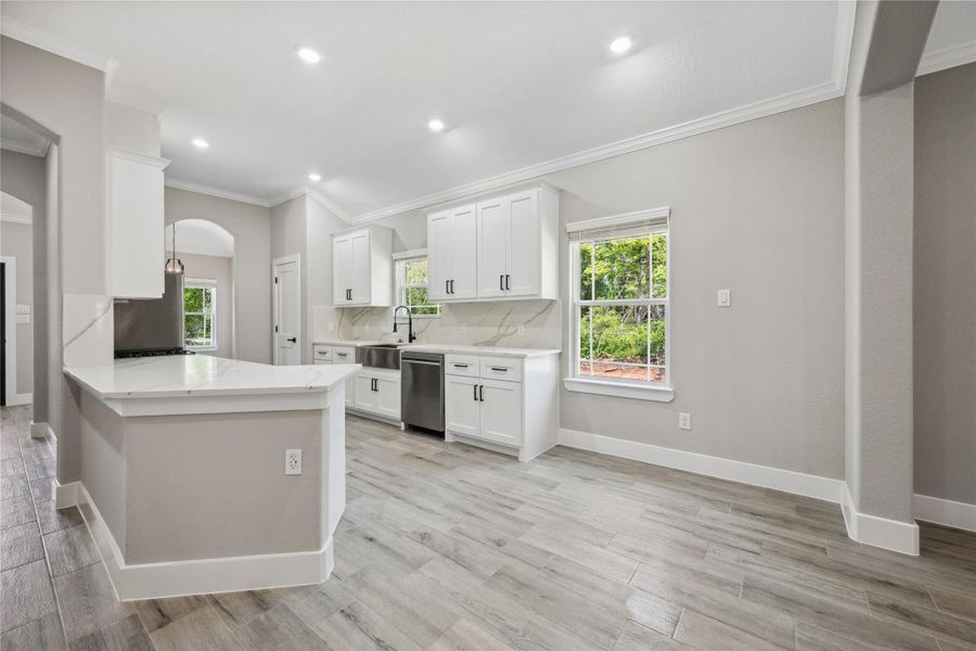 Furnished interior view inside a new home in , Onalaska (Image 5).