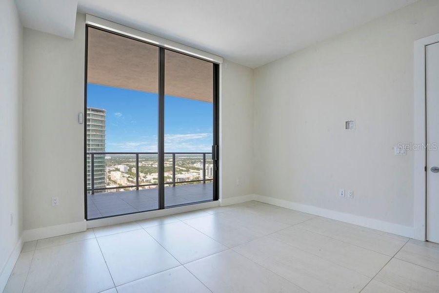 Spacious, unfurnished interior of a new home in , St. Petersburg (Image 58).