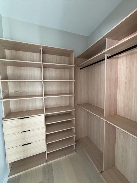 Spacious, unfurnished interior of a new home in , Hollywood (Image 50).