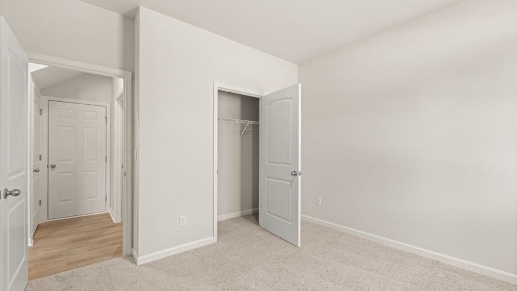 Spacious, unfurnished interior of a new home in Fairhaven, Lithia Springs (Image 17).