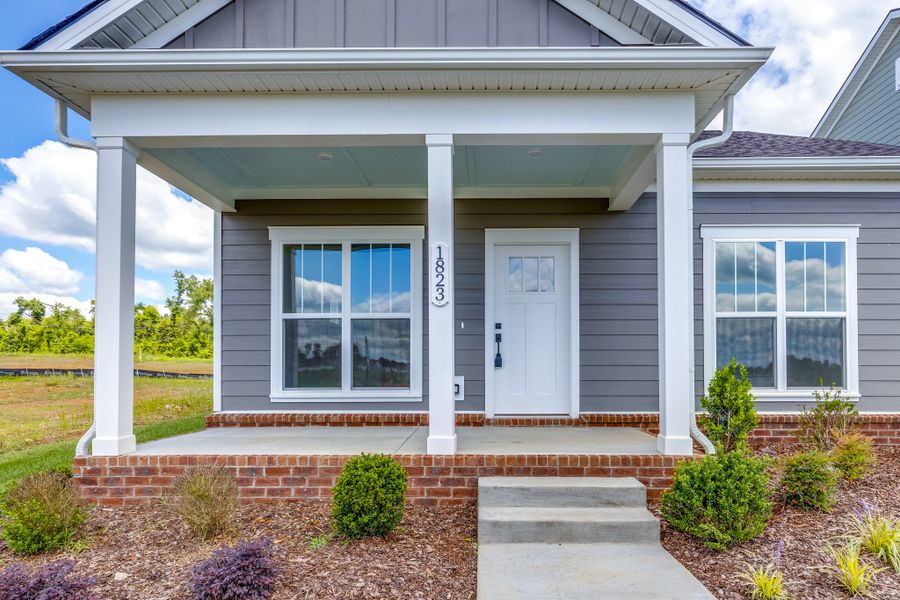 1823 Flatwaters St., Spring Hill, TN • Front Porch 1823 Flatwaters St., Spring Hill, TN • Front Porch