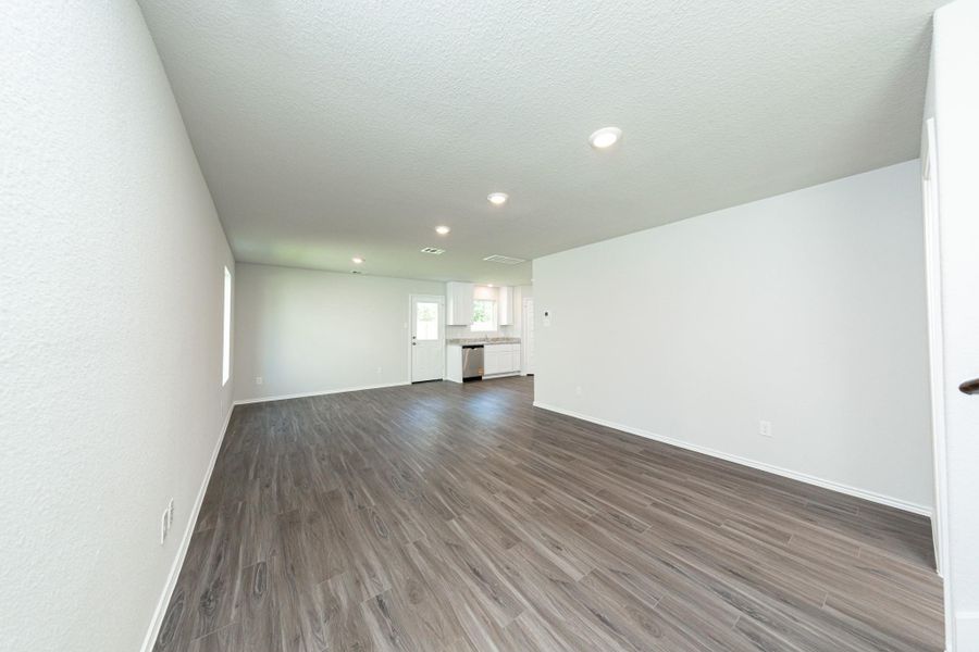 Spacious, unfurnished interior of a new home in Townsend Reserve, Splendora (Image 9).