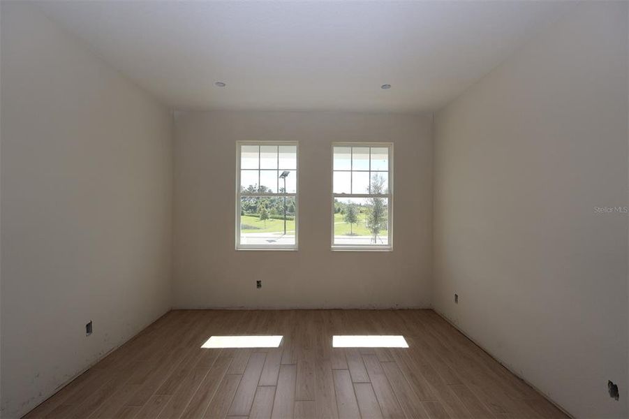 Spacious, unfurnished interior of a new home in Bay Lake Farms, St. Cloud (Image 8).