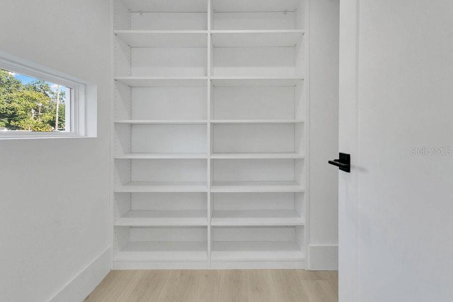 Spacious, unfurnished interior of a new home in , Orlando (Image 36).