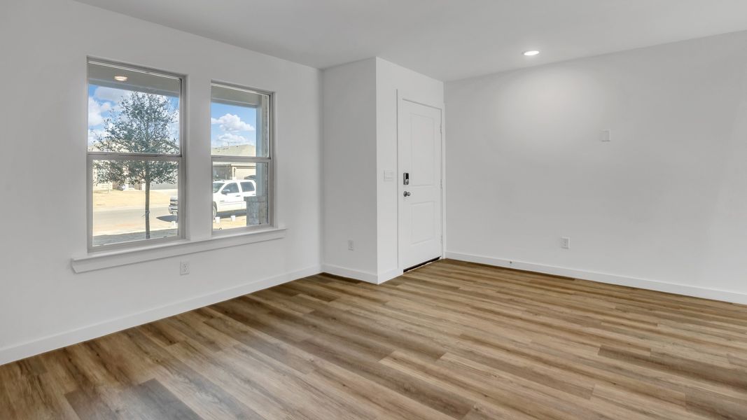 Spacious, unfurnished interior of a new home in Terra Vista, Lubbock (Image 11).