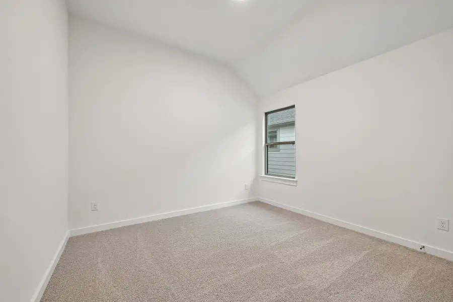 Spacious, unfurnished interior of a new home in Riviera Pines, Huffman (Image 27).