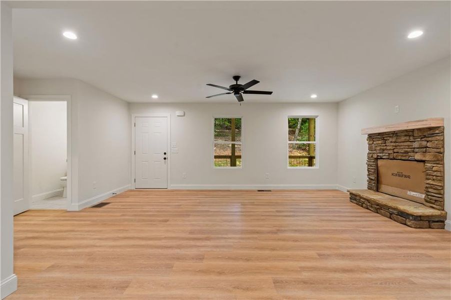 Spacious, unfurnished interior of a new home in , Dahlonega (Image 13).
