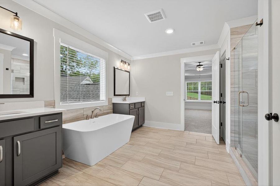Furnished interior view inside a new home in Spring Creek, Monroe (Image 13).