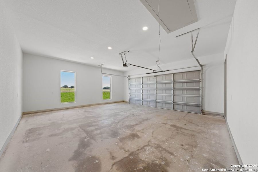Spacious, unfurnished interior of a new home in , Poteet (Image 41).