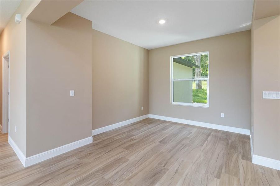 Spacious, unfurnished interior of a new home in , Clermont (Image 38).