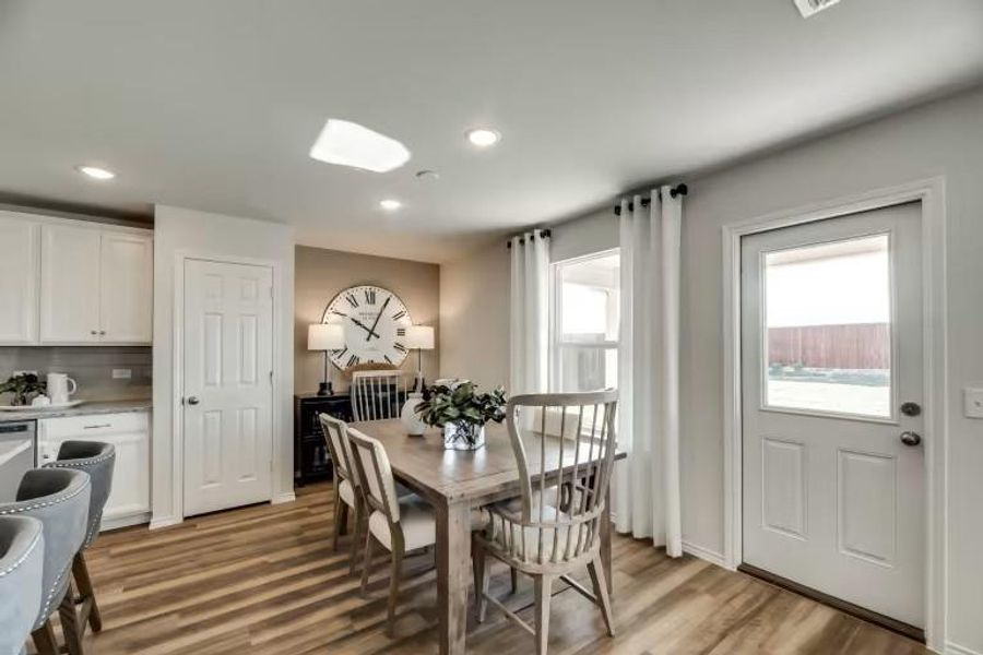 MODEL HOME images may NOT be consistent with the finished product. MODEL HOME images may NOT be consistent with the finished product.