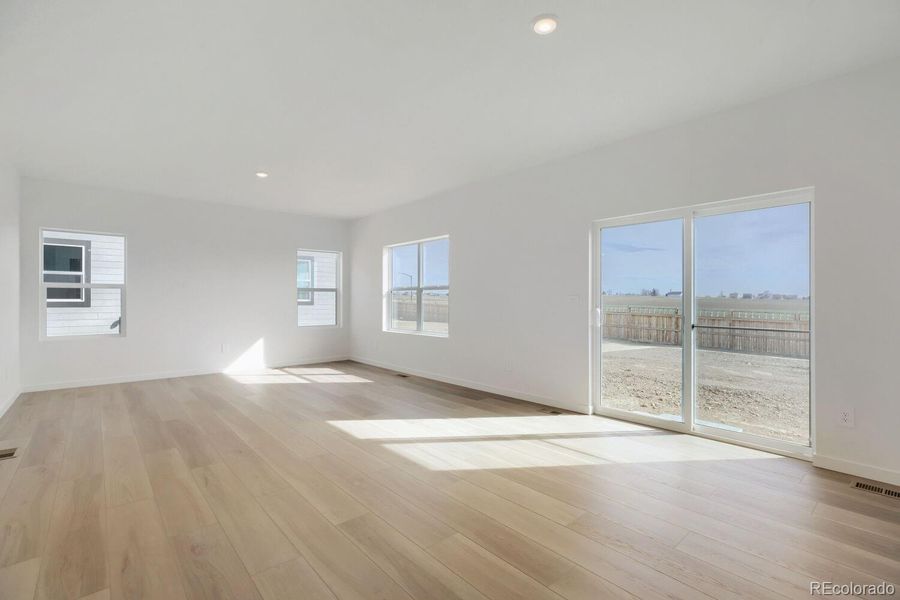Spacious, unfurnished interior of a new home in Ledge Rock, Johnstown (Image 8).