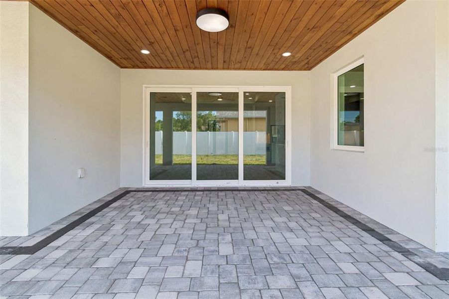 Exterior details and patio area of a home in , Tampa (Image 27).