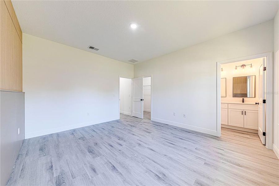 Spacious, unfurnished interior of a new home in , Citrus Springs (Image 42).
