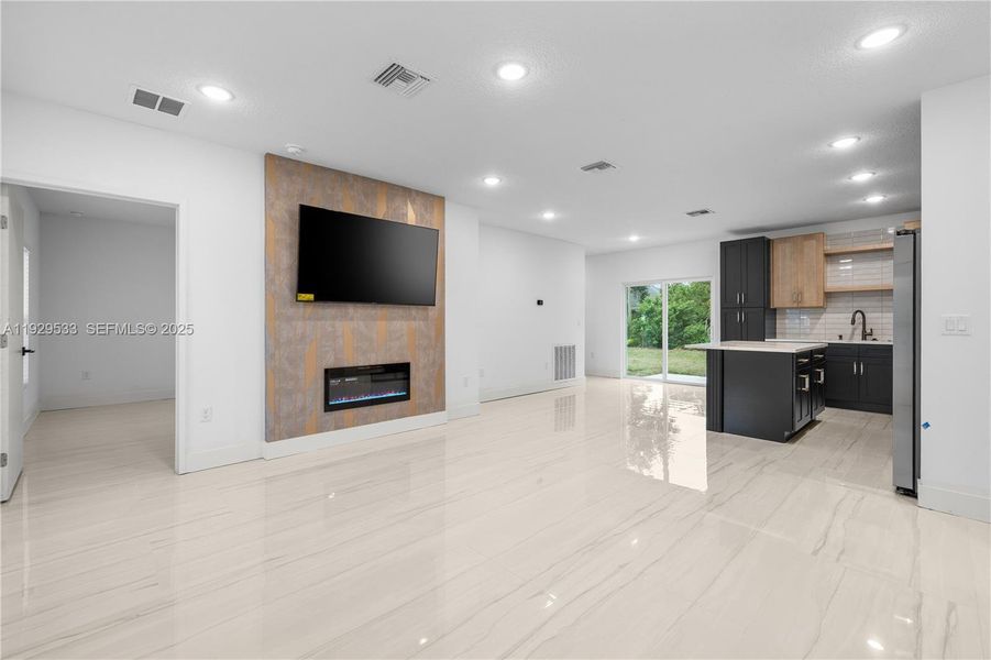 Spacious, unfurnished interior of a new home in , Palm Bay (Image 26). Spacious, unfurnished interior of a new home in , Palm Bay (Image 26).