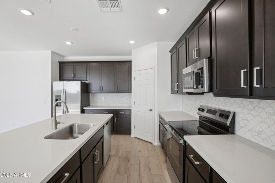 9-web-or-mls-W Bowker St-S1212-009